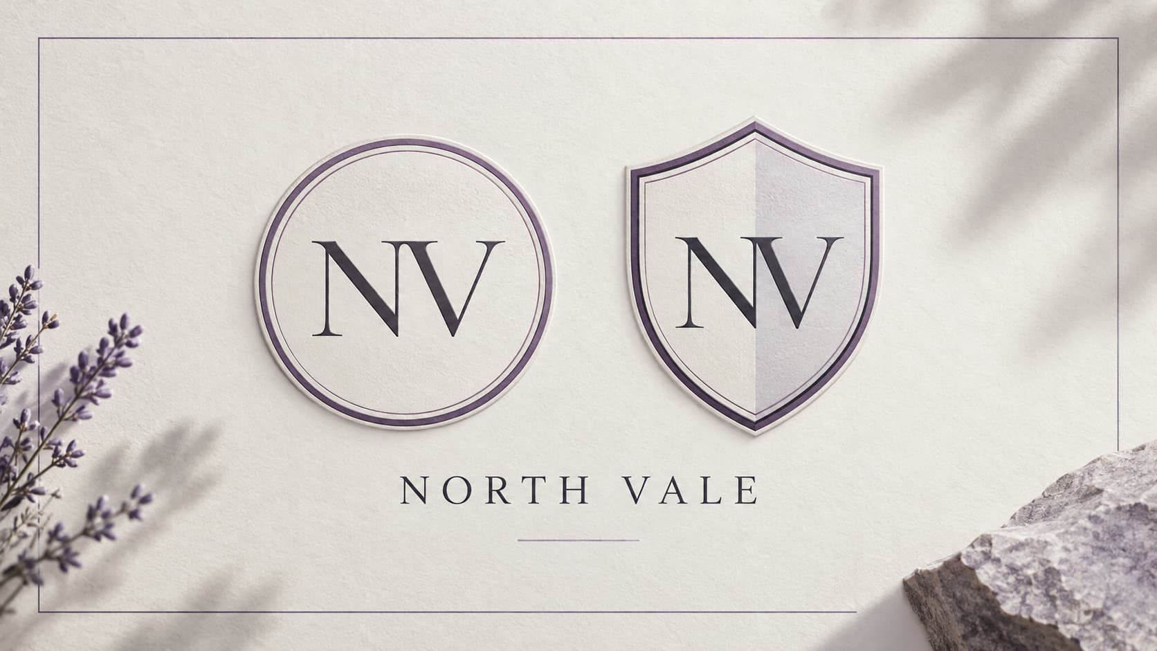 徽章 Logo 设计指南:做一个缩小后仍然清楚的标志 原创 NV 圆形与盾形徽章,以及虚构的 NORTH VALE 名称